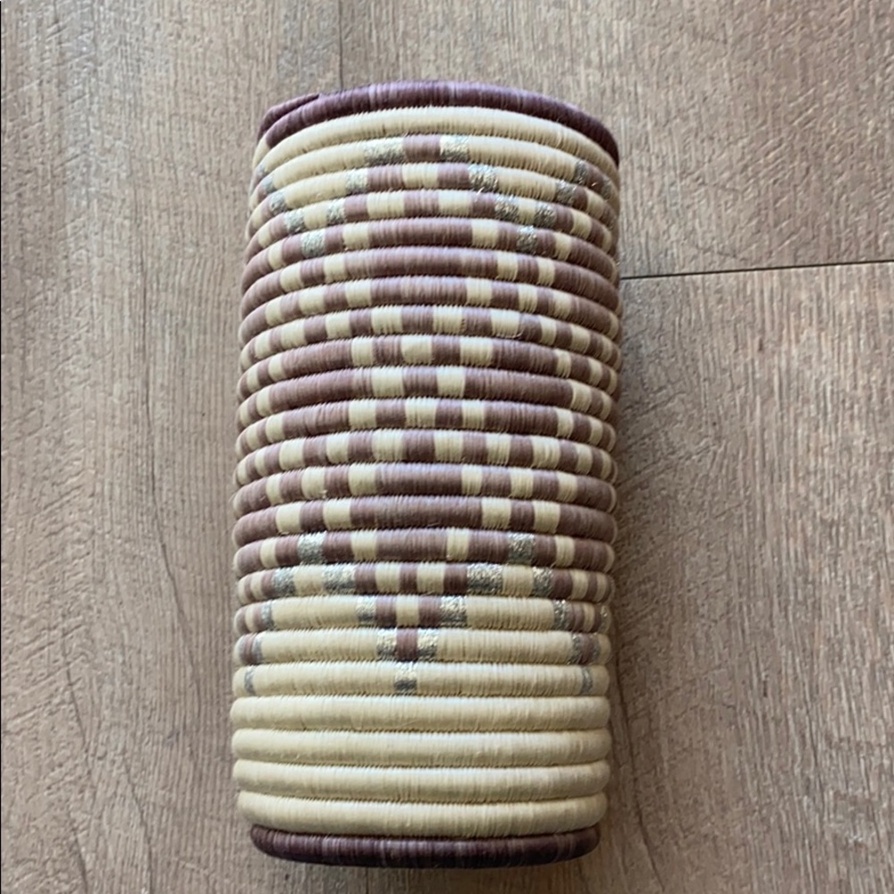 Raffia vase or wine holder